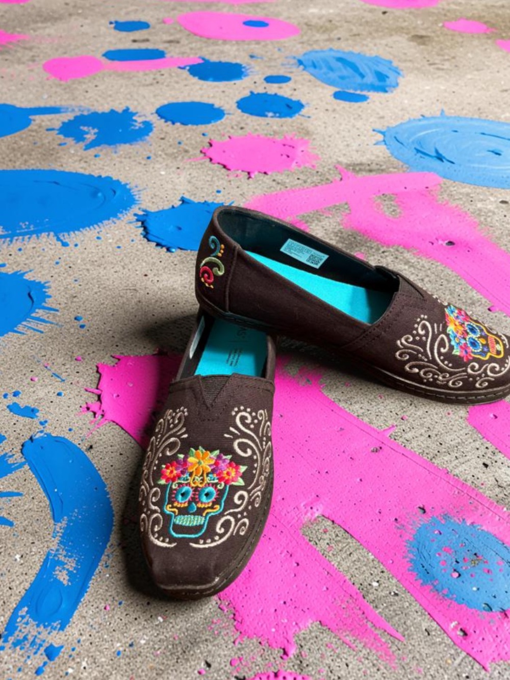 TOMS WOMEN’S DIA DE LOS MUERTOS EMBROIDERED SLIP ONS - Picture 6 of 7